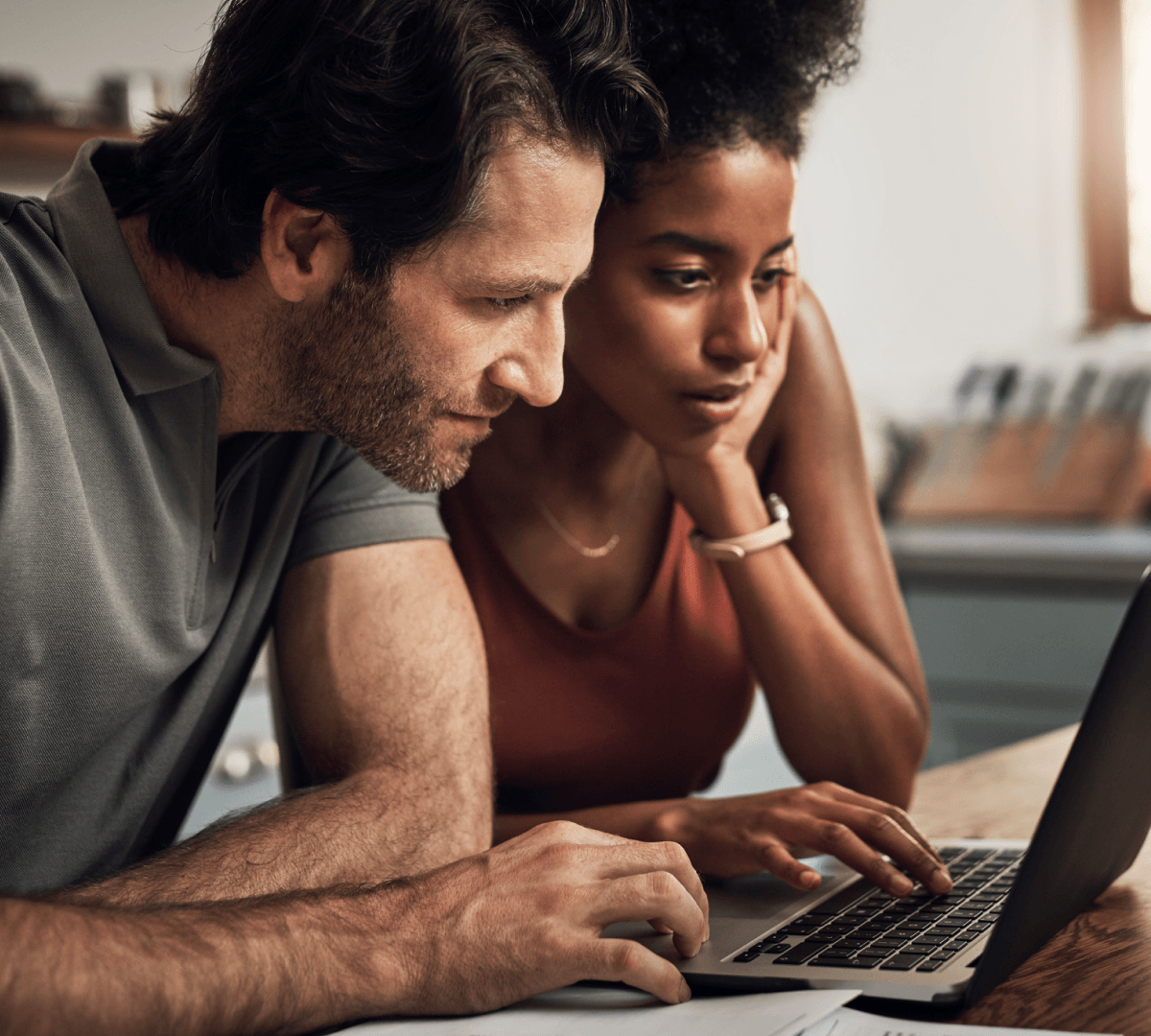 A digital interface widget that displays asset distribution information, indicating that 100% of assets are allocated to four beneficiaries. The details list Matthew Shapiro with 50%, Ruth Smith with 15%, Anna Shapiro with 25%, and Noah Brown with 10%. A horizontal bar visually represents the distribution percentages.